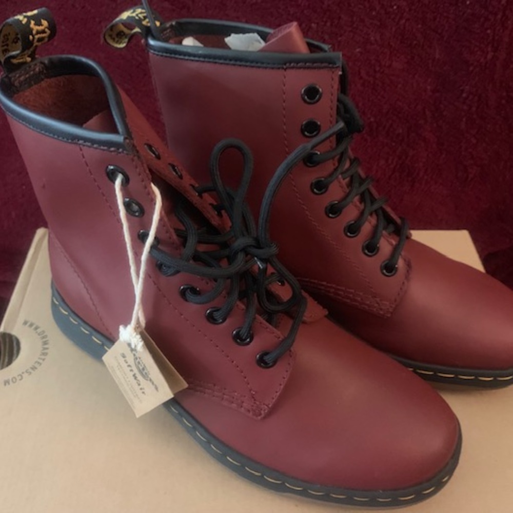 Dr. Martens TEMPERLY NEWTON Cherry Red Size US 6